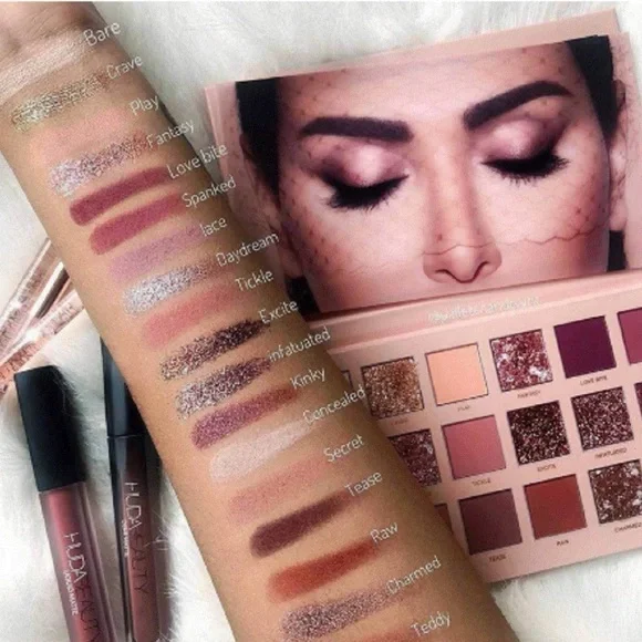 HUDA BEAUTY Nude Eyeshadow Palette with Pink and Gold Shades - Picture 6 of 14